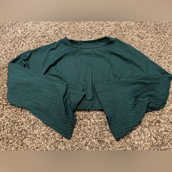 Crop top w flare sleeves - Picture 1 of 2